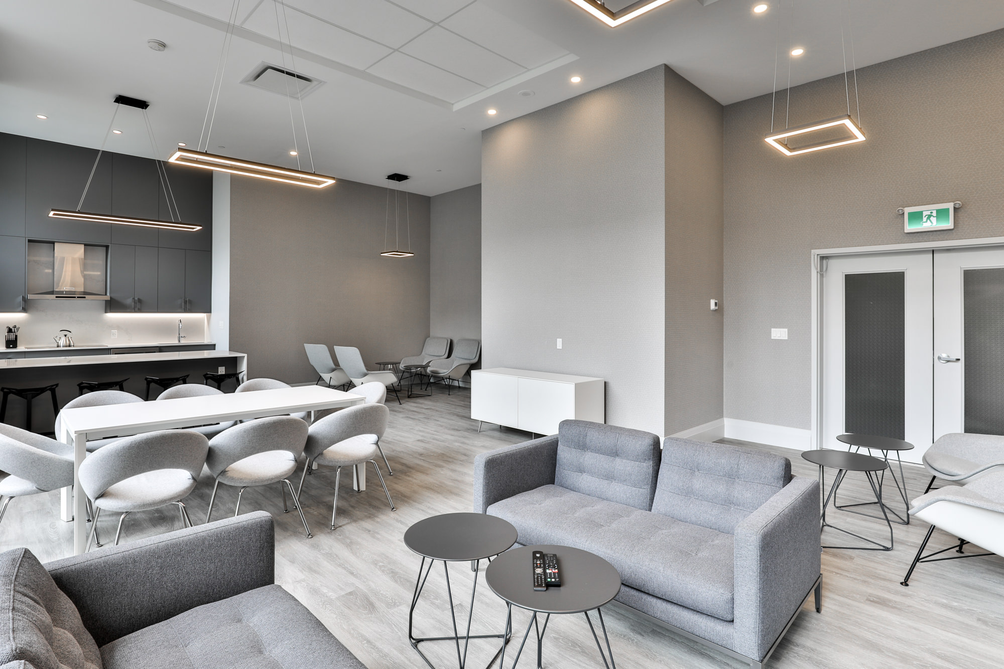 Social Lounge with Fully-Equipped Kitchen